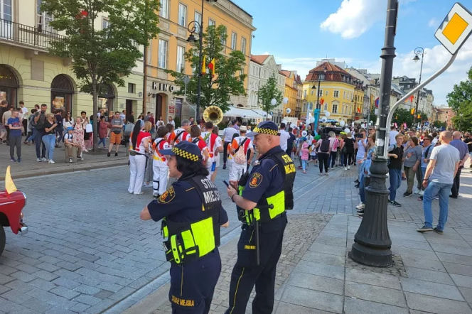 9-latek z Ukrainy zgubił w tłumie swoją mamusię. Zapłakanego chłopczyka odnaleźli strażnicy miejscy