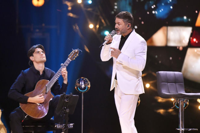 Kacper Dworniczak podczas występu z Andrzejem Piasecznym