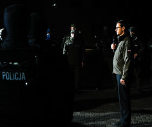 Premier Mateusz Morawiecki na granicy polsko-białoruskiej w Krynkach spotkał się z żołnierzami