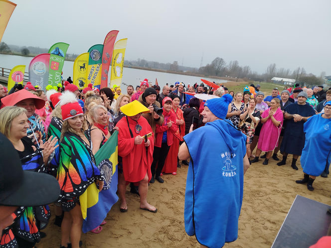 Mazowieckie Morsy otworzyły sezon morsowania 2025/2026 nad zalewem w Siedlcach