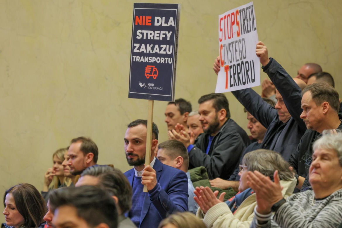 Rada Warszawy głosowała ws. Strefy Czystego Transportu