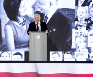 Odsłonięcie tablicy upamiętniającej ofiary katastrofy smoleńskiej