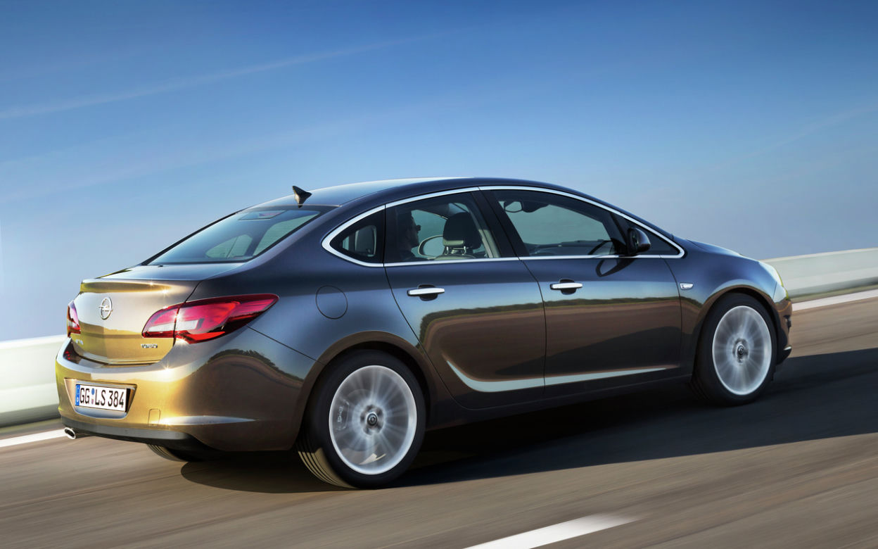 Opel Astra Sedan 2012
