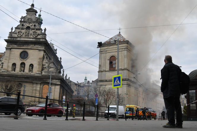 PILNE! Rosjanie zaatakowali pełne cywilów centrum Lwowa! Są nagrania