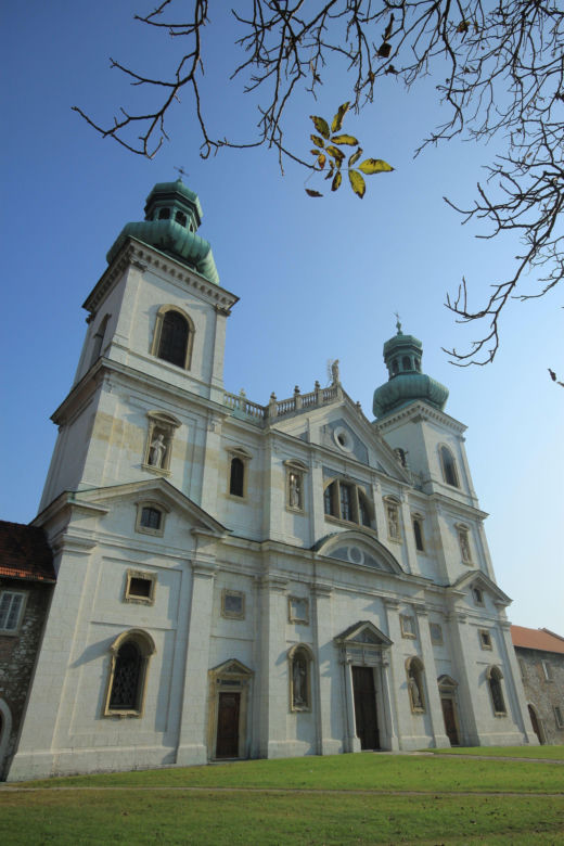 Klasztor kamedułów na Bielanach. Zakonnicy mieszkają tam od ponad 400 lat