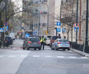 Policjanci zablokowali ul wiejską