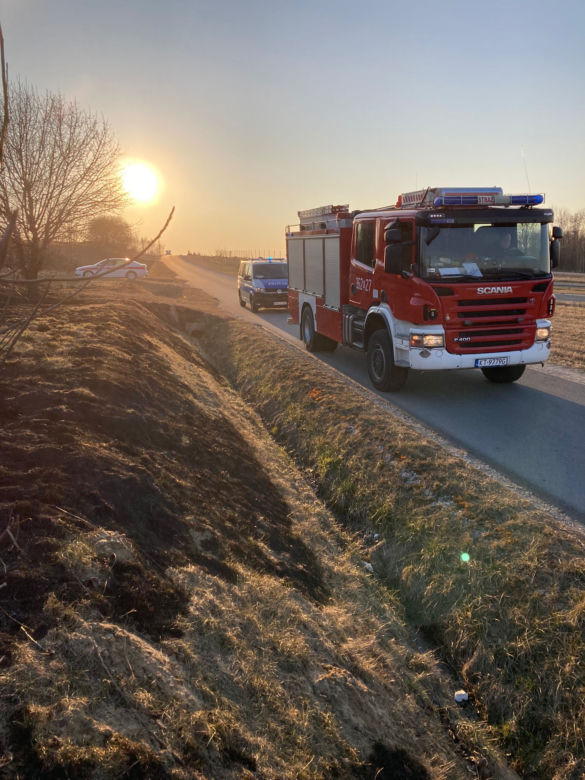 Pożar trawy w Zaczarniu. Nie żyje mężczyzna