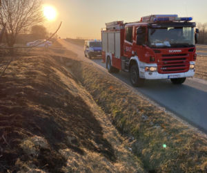 Pożar trawy w Zaczarniu. Nie żyje mężczyzna