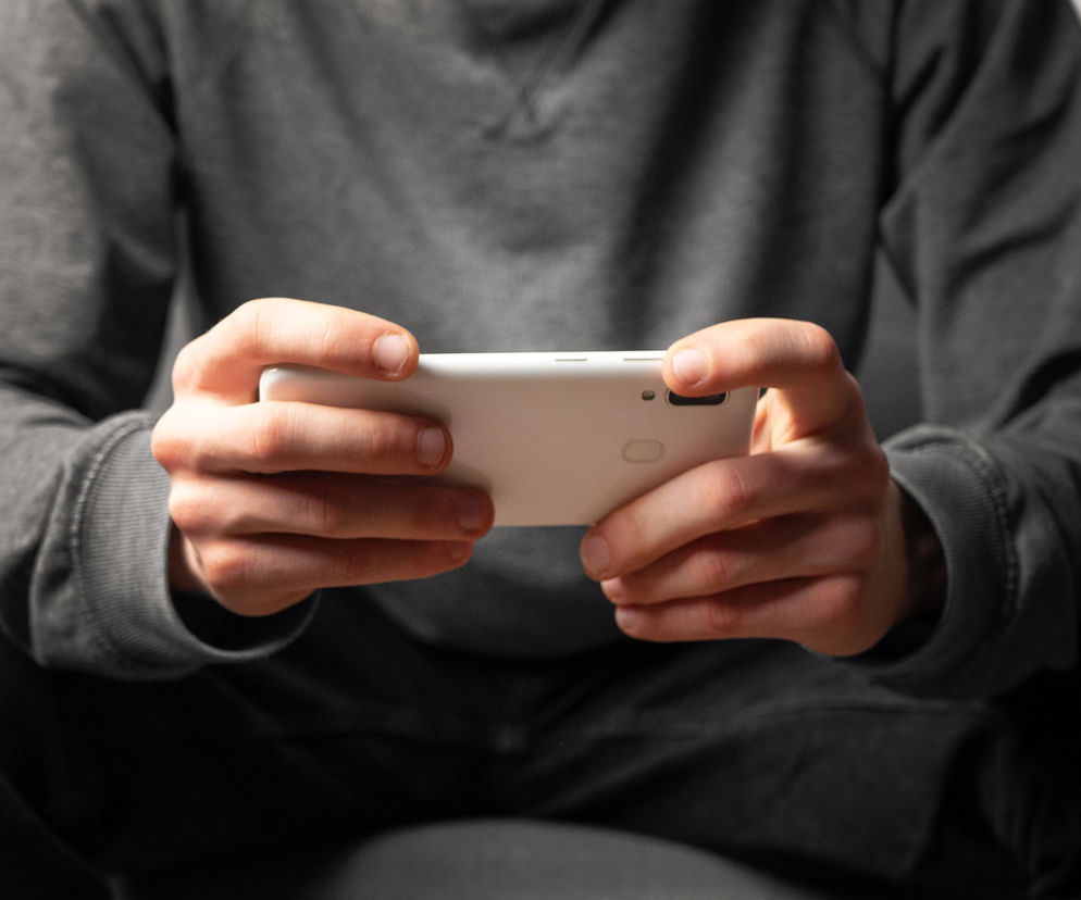 Przemyśl: Zostawiła telefon na przystanku. Za kradzież odpowie 43-latek 
