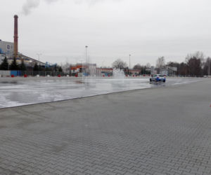 Na drogach ślisko. Jest więcej wypadków. Jak temu zapobiec?