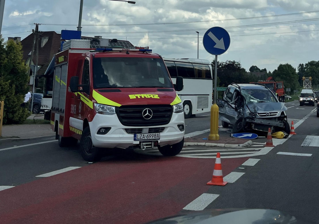 Poważny wypadek w Starym Zamościu. W autokarze były 23 osoby
