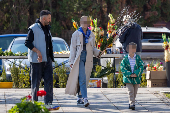 Rafał Maserak tańczący z palmami
