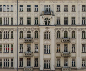 Południowa pierzeja Alej Jerozolimskich w centrum Warszawy