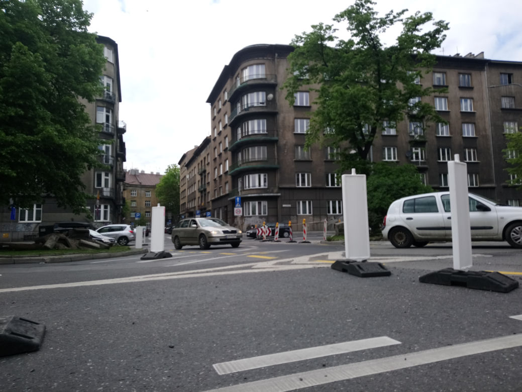 "Apokalipsa" na Al. Trzech Wieszczów. Rozkopane ulice, horror na drogach
