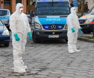 Mężczyzna sam wyszedł ze szpitala. Był w grupie RYZYKA! Policjanci ruszyli w pościg