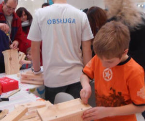 Ptaszkowe love w Katowicach. Za nami akcja budowania budek lęgowych dla ptaków [GALERIA]