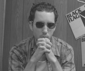 Rysował dla punków, a trafił do muzeów. Jak brat założyciela Black Flag stał się ikoną sztuki?