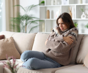 Dlaczego ciągle jest mi zimno? To może być pierwszy objaw poważnej choroby