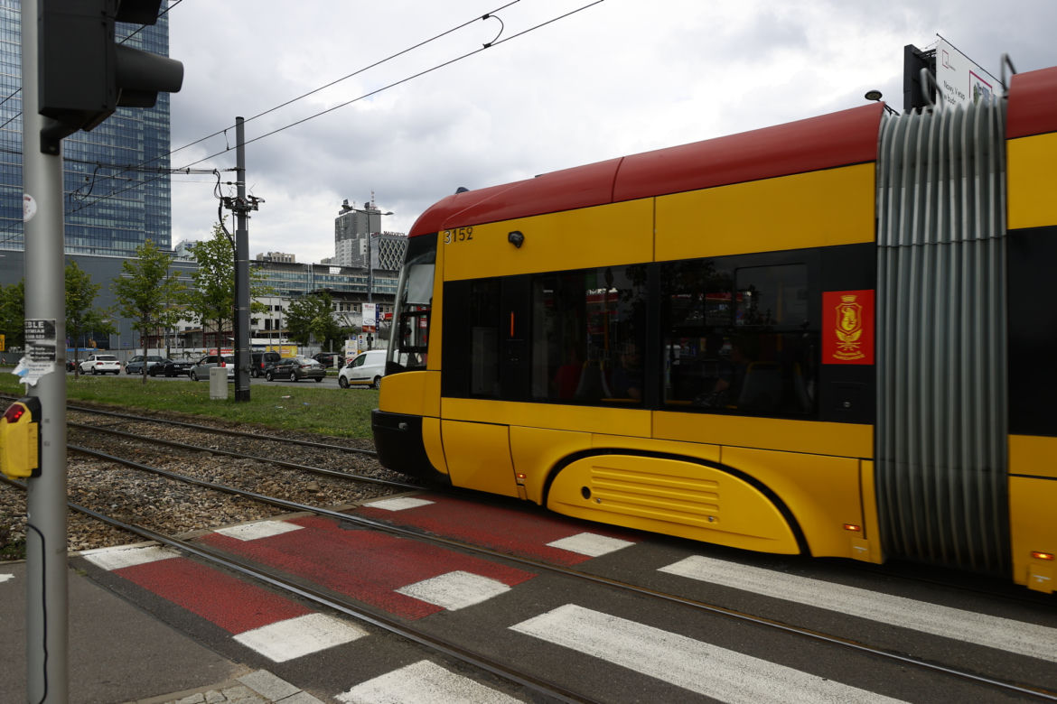 Tragiczny wypadek w Warszawie. Tramwaj potrącił rowerzystę na ul. Towarowej