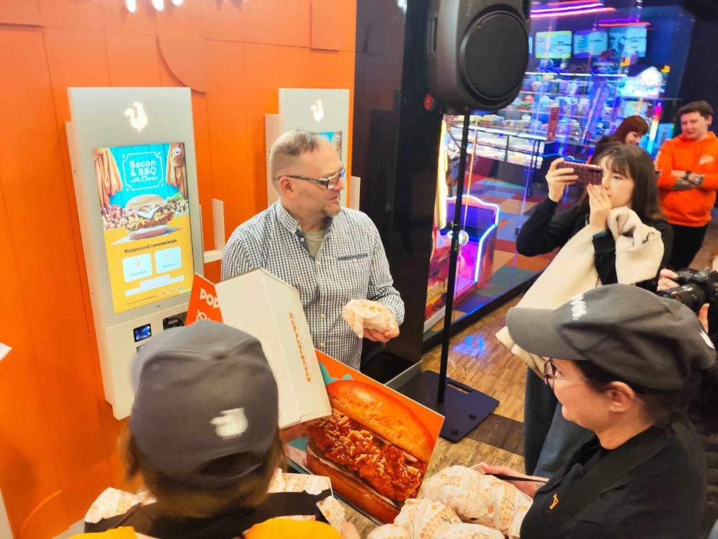 Popeyes w Katowicach już otwarte. Wydano sto pierwszych kanapek