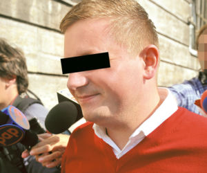 Nawet policja bawiła się za pieniądze oszusta