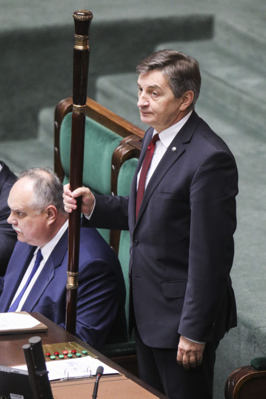 Latał na odpusty, dożynki i badmintona. Marek Kuchciński