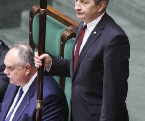 Latał na odpusty, dożynki i badmintona. Marek Kuchciński
