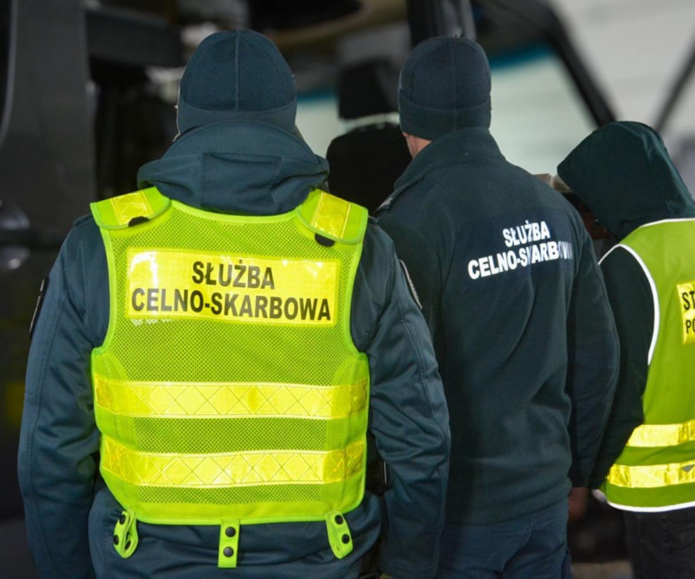 Funkcjonariusze wytypowali bus do kontroli. W środku były narkotyki warte ponad 3 mln zł
