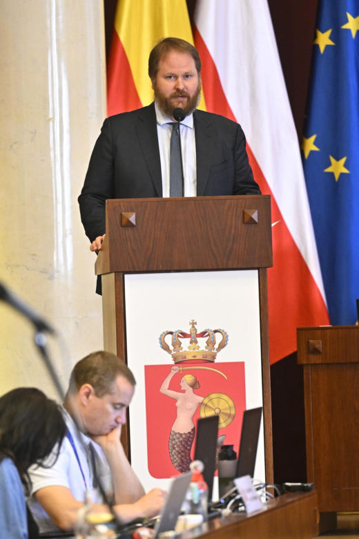Trzaskowski z wotum zaufania za rządy w 2023 r. 