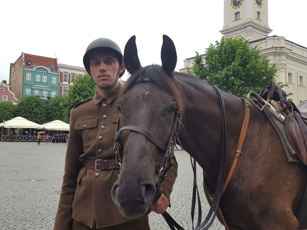 Przybyli ułani... świętować na Rynku w Lesznie