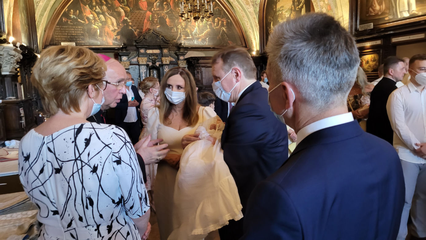 Jacek Kurski ochrzcił córkę w Częstochowie. Zdjęcia z uroczystości.