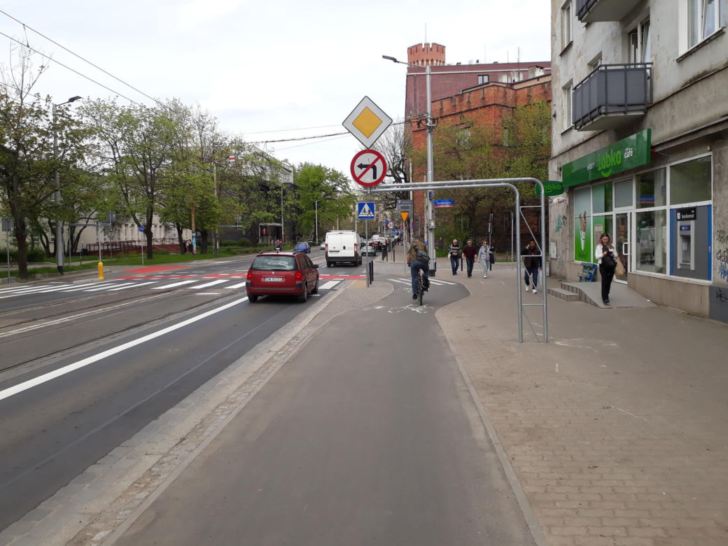 Rowerowe teleporty we Wrocławiu. Tutaj niespodziewanie kończą się drogi