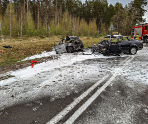 Tragiczny finał ucieczki przed policją. Auta stanęły w ogniu, zginęły dwie osoby