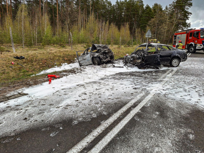 Tragiczny finał ucieczki przed policją. Auta stanęły w ogniu, zginęły dwie osoby