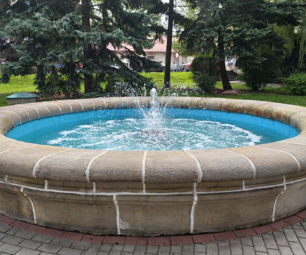 W upalne dni lepiej nie korzystać z ochłody w miejskich fontannach