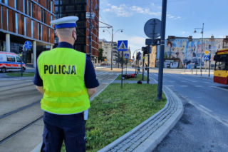 Tragiczny wypadek motocykla na Kilińskiego w Łodzi. Kierowca pijany, pasażer uderzył głową w sygnalizator i ZGINĄŁ [AKTUALIZACJA]