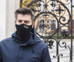Ci politycy pokonali koronawirusa