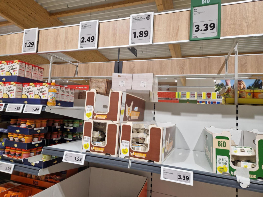 Porównaliśmy ceny w polskim i niemieckim markecie. Gdzie zarobimy tańsze zakupy na Wielkanoc? 