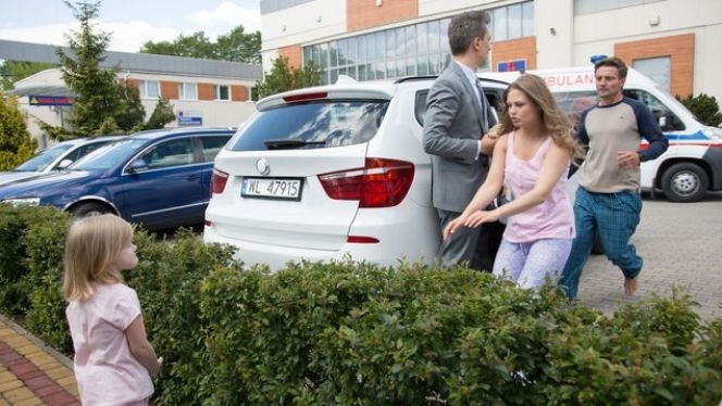 Na dobre i na złe odc. 647. Frania (Helenka Zawistowska), Ola (Anna Karczmarczyk) Falkowicz (Michał Żebrowski) Przemek Zapała (Marcin Rogacewicz)