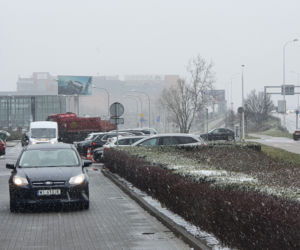 Śnieżyca nad Warszawą. Kiedy przestanie padać?