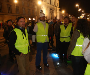 Nightskating. Warszawiacy przejechali stolicę na rolkach [Zdjęcia]
