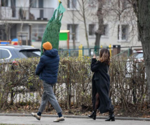 Julia Wieniawa i Nikodem Rozbicki kupili choinkę