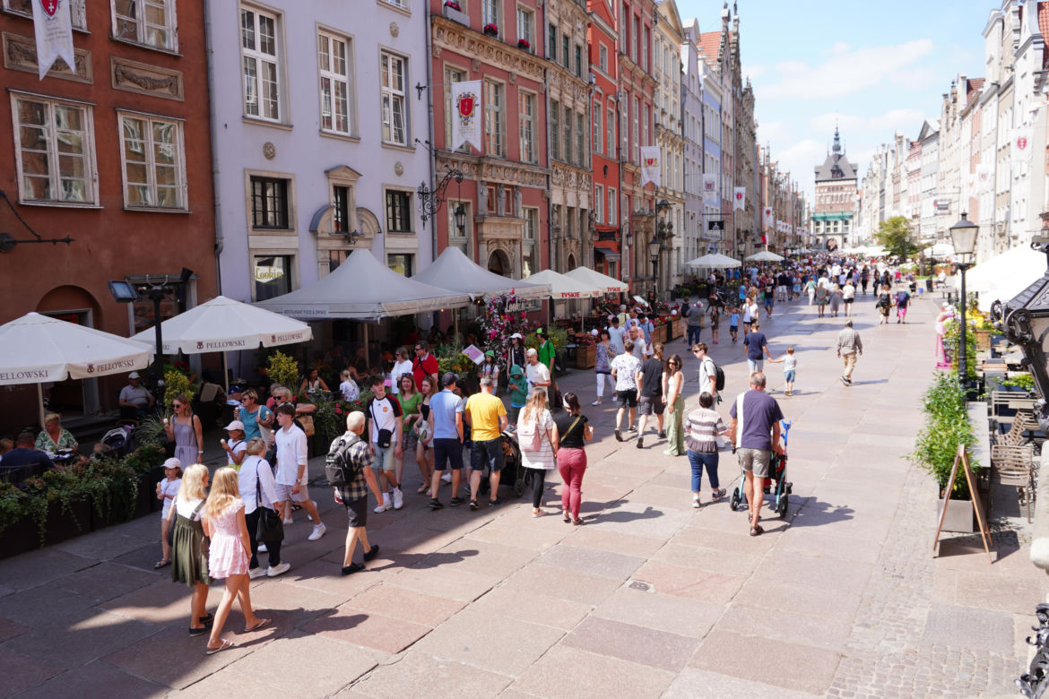 Tłumy turystów w Gdańsku. Ulice pękają w szwach