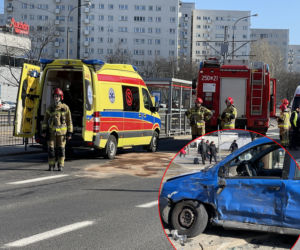 Karetka na sygnale rąbnęła w małego fiata. Wypadek na Żoliborzu 