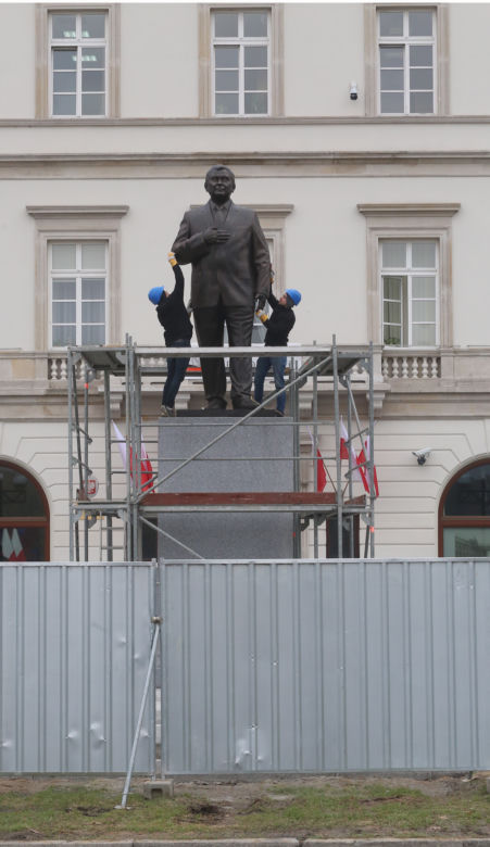Kaczyński stanął na placu Piłsudskiego