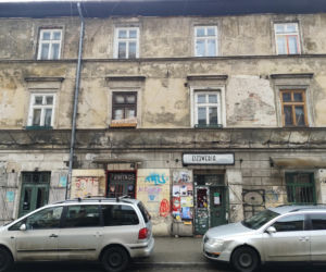 „Mieszkam tu od 83 lat”. Zakon oddaje kamienice pod luksusowy hotel. Najemcy mają się wynieść