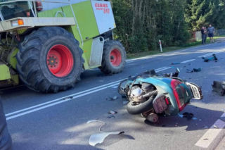 Honda z impetem uderzyła w sieczkarnik. 49-latek nie żyje