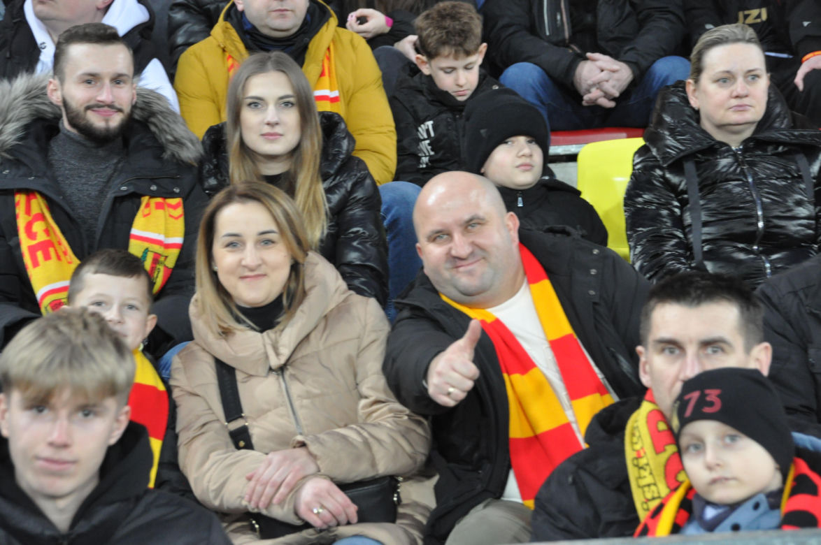 Korona Kielce - Legia Warszawa. Zdjęcia kibiców na Suzuki Arenie