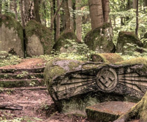 Pseudomegalityczny cmentarz Dohnów na Mazurach [GALERIA]