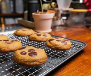 Obłędne ciasteczka tahini z czekoladą i solą – jeden składnik zmienia wszystko